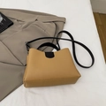 Borsa tote a contrasto kaki e nera con trama litchi e tracolla regolabile inclusa - Cachi (Senza Ciondolo)
