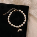 Bracelet en perles dorées avec pendentif queue de baleine étincelante et fermoir réglable - Bracelet en Perles de Queue de Poisson en Zircone