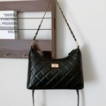 Borsa a tracolla nera trapuntata con chiusura a scatto dorata e catena elegante - Nero Grande