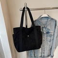 Bolso tote grande de pana negra para mujer con bolsillo frontal y hebilla dorada - Negro