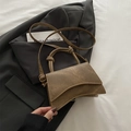 Bolso bandolera retro de cuero marrón con silueta de reloj de arena y asa de nudo - Caqui