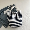 Bolso de lona a rayas azul marino y blanco con asas de cuerda de algodón fino - Azul