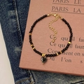 Handgefertigtes schwarzes Perlenarmband mit Herzanhänger und verstellbarem Goldverschluss - Schwarze Imitationsperle Armband / 18K Gold Beschichtet