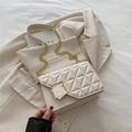 Piccola borsa quadrata trapuntata avorio con catena dorata e fibbia geometrica - Bianco Sporco