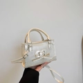 Elegante borsa a tracolla crema perlata con fiocco e finitura in pelle PU lucida - Bianco Perlato