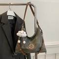 Vintage τσάντα hobo σε λαδί γκρι με καφέ δερμάτινα λουράκια και λευκό βελούδινο σύννεφο - Με Κρεμαστό / Γκρι
