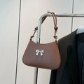Sac croissant en cuir marron avec nœud argenté et détail de bandoulière nouée - Marron
