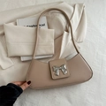 Borsa a mezzaluna color tè al latte con fiocco in argento e pelle sintetica liscia - Cachi