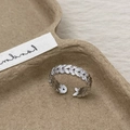 Polierter silberner verstellbarer Ring mit Blattmuster und Zirkonia-Akzenten - Ring / Silber