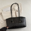 Minimalist black tote bag in matte faux leather with knot detail and gold metal tips - Black without Pendant