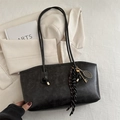 Grand sac cabas noir mat avec doubles anses et pendentifs décoratifs de mode - Noir Avec Pendentif De Baseball