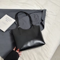 Sac fourre-tout en cuir noir brillant avec boucle argentée pour un style minimaliste - Noir sans Pendentif