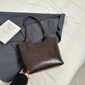 Sac fourre-tout vintage marron foncé en cuir poli avec des bandoulières réglables - Café sans Pendentif