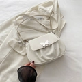 Elegante borsa a tracolla plissettata bianco crema con chiusura a farfalla argento - Bianco