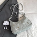 Borsa sottobraccio a pieghe grigio argento con farfalle metalliche e ciondolo a nuvola - Con Ciondolo / Argento