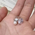 Eleganter Silber-Ohrclip mit lila Zirkon, kleinem Diamant und runder weißer Perle - Zirkonia Perle Ohrmanschette