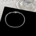 Bracelet rivière en argent avec zircons carrés étincelants sur velours noir - Zircon Blanc Argenté (Carré)