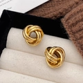 Elegante goldene gedrehte Knotenohrstecker mit poliertem metallischem Spiraldesign - Geometrischer runder Stil / Gold