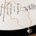 Detail der roségoldenen Stern- und Schneeflocken-Halskette mit Zirkonia-Akzenten - Roségold Schneeflocke Stern Anhänger Halskette