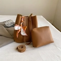 Braune Beuteltasche aus Leder mit Seidenschal und passender Innentasche im Set - Khaki