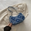 Blaue Denim Schultertasche mit Stern-Patches und stilvollem silbernem Kettenriemen - Blaues Pentagramm