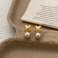 Chic 18k gold plated criss-cross X stud earrings with elegant champagne pearl drops - Matte Gold Champagne Pearl