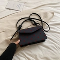 Borsa a tracolla grigio scuro a pois rossi con cinturino nero e dettagli dorati - Motivo a Pois