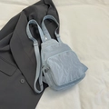 Sac de poitrine polyvalent en nylon bleu clair avec bandoulière et poches zippées devant - Sans Pendentif / Blanc