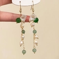 Elegant vintage style tassel earrings with freshwater pearls and green beads in gold - Green Agate Tassel Studs