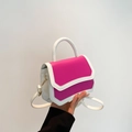 Kleine quadratische Damentasche in Magenta und Weiß Kontrastleder mit Handgriff - Rosarot