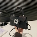 Sac à main noir brillant effet croco avec boucle en cristal et poignée froncée femme - Noir