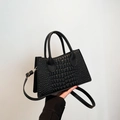 Sac à main noir classique à motif crocodile avec poignées rondes et bandoulière - Noir