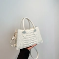 Sac à main vintage blanc élégant avec texture crocodile et finitions métalliques - Blanc
