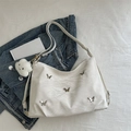 Sac fourre-tout beige en cuir souple plissé avec breloques papillons et pendentif nuage - Avec Pendentif / Blanc