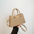 Elegante beige Handtasche mit Krokodilprägung, Doppelgriffen und langem Umhängeriemen - Khaki