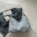 Sac fourre-tout bleu clair en similicuir avec papillons argentés et pendentif nuage - Avec Pendentif / Bleu