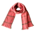 Écharpe à carreaux rose et vert sauge en laine bouclée avec détails de franges - Rouge Pastèque
