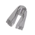 Écharpe unie gris clair avec franges, texture en maille douce pour automne et hiver - Gris clair