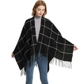 Châle poncho en maille à carreaux noirs et blancs avec ourlet à franges et fente devant - 135cm / Noir