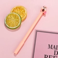 Schattige roze eekhoorn gelpen met siliconen figuurtje op bijpassende roze achtergrond - Lichtroze Eekhoorn