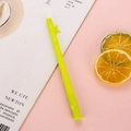 Penna gel creativa giallo limone a forma di bambù con foglia su sfondo rosa - Giallo