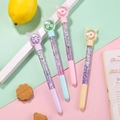 Quatre stylos à paillettes macaron colorés avec bouchons de bois et motif marguerite - Style Renne
