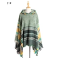 Grasgroene poncho met capuchon, geometrische patronen en franjes aan de zoom - 01# Groen