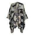 Poncho de punto para mujer con patrón de camuflaje en tonos tierra y bordes finos - Caqui