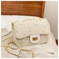 Borsa a tracolla in paglia intrecciata beige con ricamo floreale e chiusura dorata - Bianco Sporco