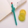 Bolígrafo de gel cactus verde con capullo rojo sobre fondo de cuaderno blanco - Cactus de Bola Roja