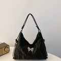 Borsa tote nera con logo a farfalla e texture in pelle stropicciata alla moda - Nero