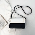Stijlvolle zwart-witte crossbodytas met gouden borduursels en gewatteerde textuur - Zwart & Wit
