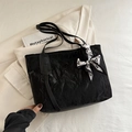 Borsa tote nera a pieghe con foulard di seta geometrico per moda donna moderna - Nero