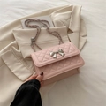 Rosa gesteppte Kettentasche mit silberner Schleife und Kunstleder-Finish für Damen - Rosa